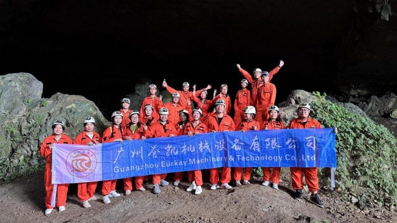 গুহার গভীরতা থেকে প্রতিধ্বনি: প্রকৃতি এবং দলের সদস্যদের সাথে একটি পারস্পরিক এনকাউন্টার